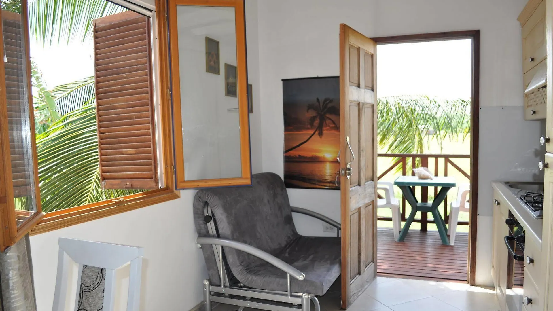 White Coconut Studio Christ Church Apartment