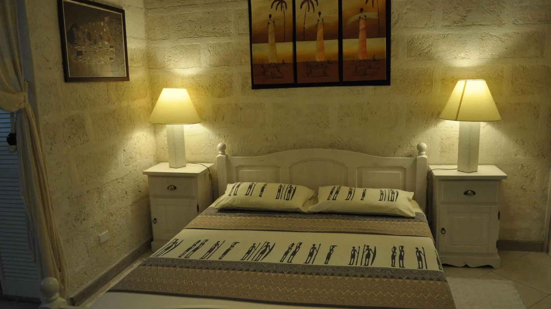White Coconut Studio كرايست تشيرش